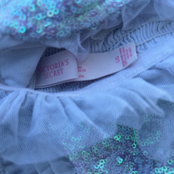 Victoria’s Secret Large white bralette and panty with sequin details gently used - Picture 6 of 7